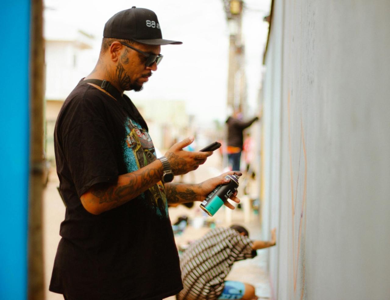 Stilleben-Zeichnung Workshop mit verschiedenen Objekten und Zeichenmaterialien